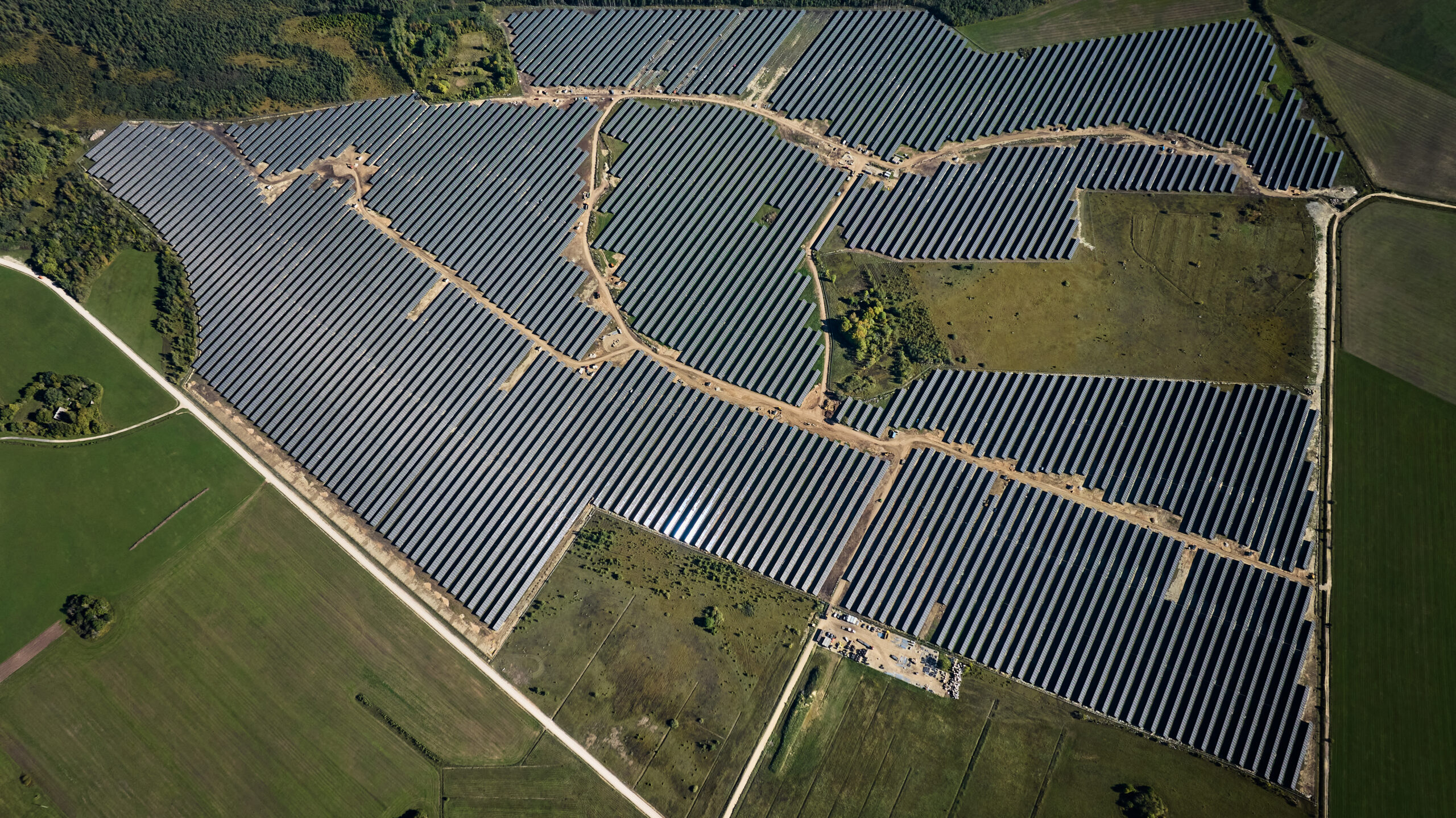 Eesti suurim Kirikmäe päikesepark saab võimsa akusalvestuse, kaasati 85 miljoni euro suurune finantseering